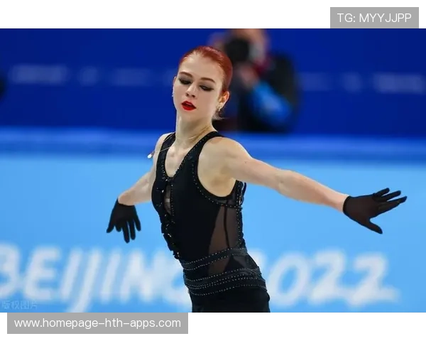 花样滑冰选手穿 cosplay 表演！网友狂喜