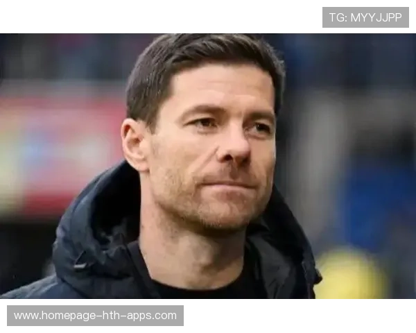 阿隆索被迫解释换人意图，教练席气氛尴尬