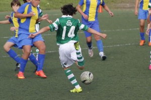 hth体育真人-中国斯诺克选手吴宜泽表现抢眼，成功逆转特鲁姆普进入8强。，大陆斯诺克选手